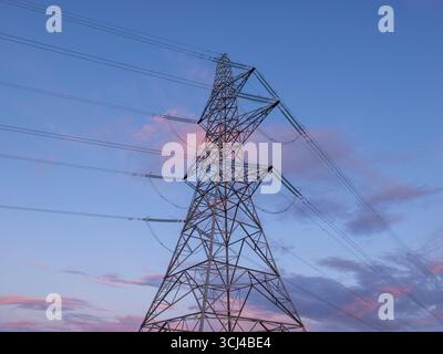 Lauder, Regno Unito. 4 settembre 2025. 4 settembre 2025 immagini d'archivio di tralicci elettrici al tramonto negli Scottish Borders. Credito PIC: phil wilkinson/Alamy Live News Foto Stock