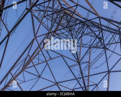 Lauder, Regno Unito. 4 settembre 2025. 4 settembre 2025 immagini d'archivio di tralicci elettrici al tramonto negli Scottish Borders. Credito PIC: phil wilkinson/Alamy Live News Foto Stock