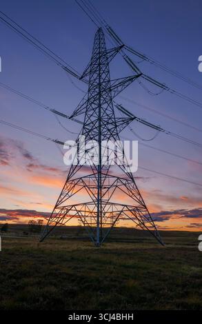 Lauder, Regno Unito. 4 settembre 2025. 4 settembre 2025 immagini d'archivio di tralicci elettrici al tramonto negli Scottish Borders. Credito PIC: phil wilkinson/Alamy Live News Foto Stock