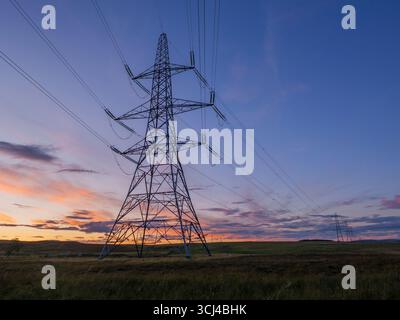 Lauder, Regno Unito. 4 settembre 2025. 4 settembre 2025 immagini d'archivio di tralicci elettrici al tramonto negli Scottish Borders. Credito PIC: phil wilkinson/Alamy Live News Foto Stock