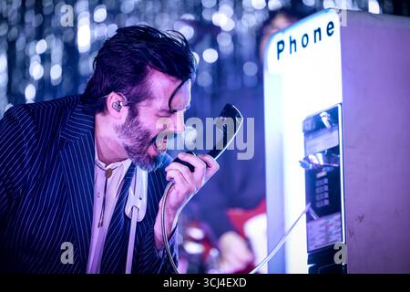 Oslo, Norvegia. 4 settembre 2025. La band americana Lord Huron esegue un concerto dal vivo al Sentrum Scene di Oslo. Qui il cantante e musicista Ben Schneider viene visto dal vivo sul palco. Credito: Gonzales Photo/Alamy Live News Foto Stock