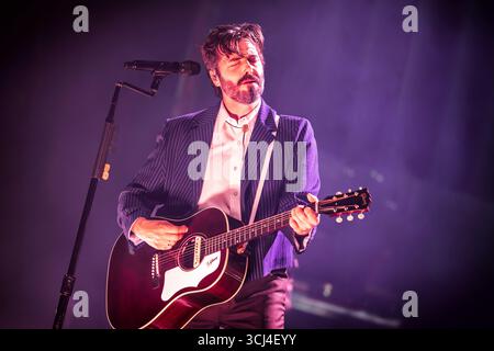 Oslo, Norvegia. 4 settembre 2025. La band americana Lord Huron esegue un concerto dal vivo al Sentrum Scene di Oslo. Qui il cantante e musicista Ben Schneider viene visto dal vivo sul palco. Credito: Gonzales Photo/Alamy Live News Foto Stock