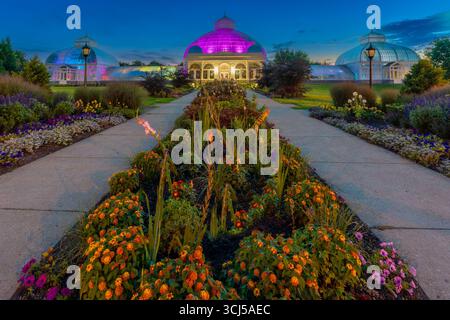 Buffalo & Erie County Botanical Garden Conservatory at Blue Hour Foto Stock