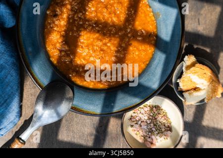 Tradizionale zuppa di lenticchie greca Foto Stock