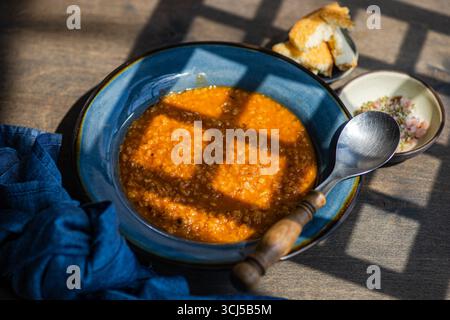 Tradizionale zuppa di lenticchie greca Foto Stock