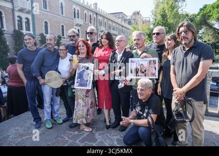 Venezia, Italia. 5 settembre 2025. Due premi ufficiali sono stati assegnati ad Andrea Raffin e Alessandra Benedetti per il premio "il salsicciotto d'oro" durante la 82a Mostra Internazionale d'Arte cinematografica di Venezia del 5 settembre 2025, Venezia (foto di Gian Mattia D'Alberto/Lapresse) crediti: LaPresse/Alamy Live News Foto Stock
