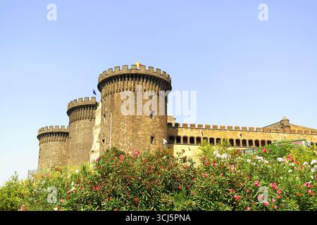 Vista del castello maschio Angioino a Napoli, Campania, Italia Foto Stock