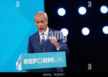 Conferenza Reform UK Nigel Farage porta avanti il suo discorso di leadership a causa delle dimissioni del vice primemente Angela Rayner. Birmingham UK Picture: Garyrobertsphotography Foto Stock