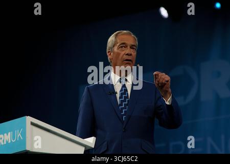 Birmingham, NEC. Venerdì 5 settembre 2025. Nigel Farage leader del Reform Party UK, fa un discorso alla conferenza del partito. Bridget Catterall/AlamyLiveNews Foto Stock