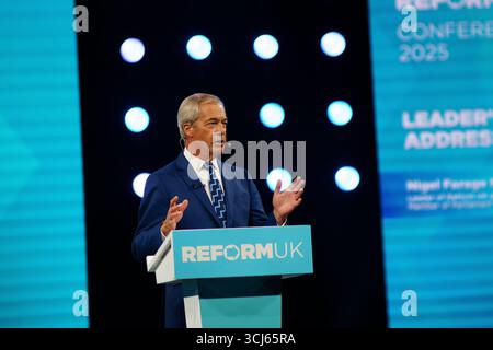 Birmingham, NEC. Venerdì 5 settembre 2025. Nigel Farage leader del Reform Party UK, fa un discorso alla conferenza del partito. Bridget Catterall/AlamyLiveNews Foto Stock