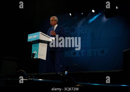 Birmingham, NEC. Venerdì 5 settembre 2025. Nigel Farage leader del Reform Party UK, fa un discorso alla conferenza del partito. Bridget Catterall/AlamyLiveNews Foto Stock