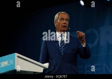 Birmingham, NEC. Venerdì 5 settembre 2025. Nigel Farage leader del Reform Party UK, fa un discorso alla conferenza del partito. Bridget Catterall/AlamyLiveNews Foto Stock