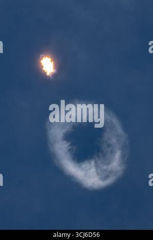 Cape Canaveral, Stati Uniti. 5 settembre 2025. SpaceX lancia il suo razzo Falcon 9 il 5 settembre 2025 con un lotto di satelliti Starlink da LC-39A a Cape Canaveral, FL. (Foto di Michael Cain Jr./Sipa USA) credito: SIPA USA/Alamy Live News Foto Stock