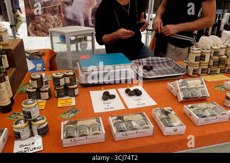 Cibo e bevande a Perugia, la città italiana e capoluogo dell'Umbria Foto Stock