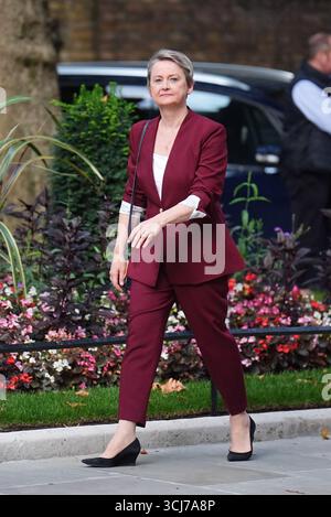 Il nuovo ministro degli Esteri Yvette Cooper arriva a Downing Street, Londra, dove il primo ministro Sir Keir Starmer sta rimescolando il suo governo in seguito alle dimissioni di Angela Rayner. Data foto: Venerdì 5 settembre 2025. Foto Stock