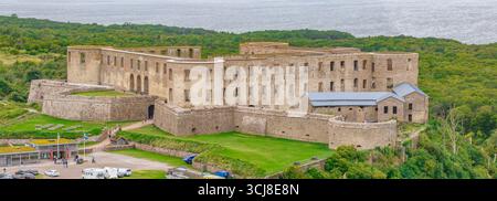 Vista aerea ravvicinata delle rovine del castello Borgholm sull'isola di Öland in Svezia Foto Stock
