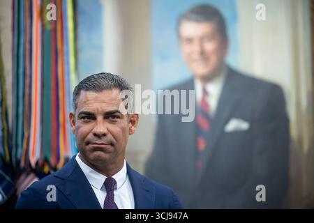 Washington, Stati Uniti. 5 settembre 2025. Il sindaco di Miami Francis Suarez viene visto nell'ufficio ovale della Casa Bianca a Washington DC venerdì 5 settembre 2025. Foto di Francis Chung/UPI credito: UPI/Alamy Live News Foto Stock