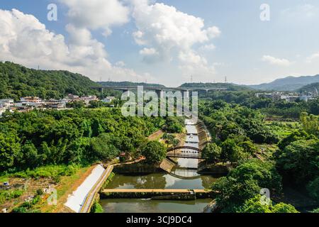 Vista aerea del parco lungofiume di Niulanhe situato nella città di Guanxi, contea di Hsinchu, Taiwan Foto Stock