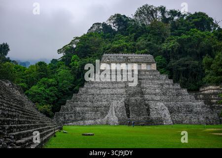 Palenque, Messico - 25 marzo 2025: Tempio delle iscrizioni presso il sito archeologico di Palenque a Palenque, Chiapas, Messico. Foto Stock