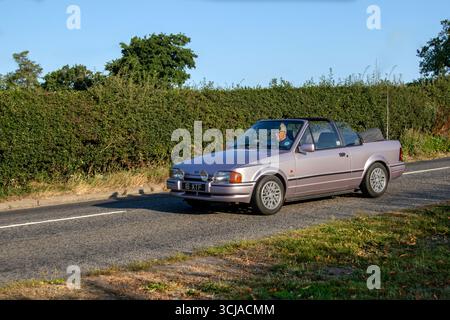 1989 80 anni Ottanta Ford Escort Xr3i Convertible Car Cabriolet benzina 1597 cc; viaggio a Congleton, Cheshire Classic Car Show, Regno Unito Foto Stock