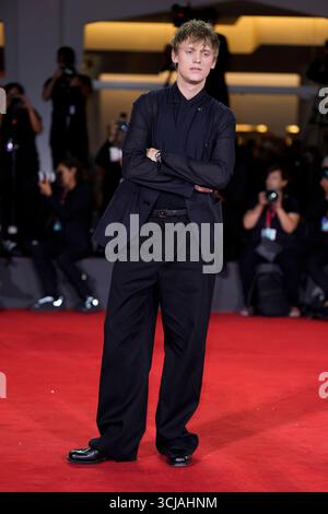 Lido di Venezia, Italia. 5 settembre 2025. Enzo Brumm partecipa al tappeto rosso "Silent Friend" durante la 82a Mostra Internazionale d'Arte cinematografica di Venezia. Credito: SOPA Images Limited/Alamy Live News Foto Stock