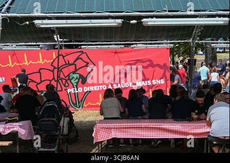 Seixal, Portogallo. 6 settembre 2025. La gente partecipa alla Festa do Avante, il festival politico e culturale annuale organizzato dal Partito Comunista portoghese (PCP). Crediti: Ricardo Rocha/Alamy Live News. Foto Stock