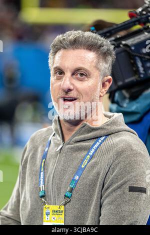 San Paolo, Brasile. 6 settembre 2025. SP - SAN PAOLO - 09/05/2025 - NFL 2025, LOS ANGELES CHARGERS x KANSAS CITY CHIEFS - Presenter Luciano Hulk guarda la partita NFL a San Paolo foto: Paulo De Tarso/AGIF credito: AGIF/Alamy Live News Foto Stock