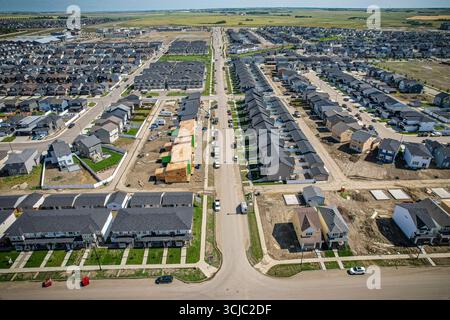 Veduta aerea di Brighton, un quartiere di Saskatoon, Saskatchewan, ed è la prima di diverse comunità pianificate per il Suburban di Holmwood Foto Stock