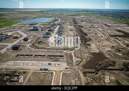 Veduta aerea di Brighton, un quartiere di Saskatoon, Saskatchewan, ed è la prima di diverse comunità pianificate per il Suburban di Holmwood Foto Stock