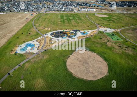 Veduta aerea di Brighton, un quartiere di Saskatoon, Saskatchewan, ed è la prima di diverse comunità pianificate per il Suburban di Holmwood Foto Stock