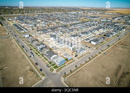 Veduta aerea di Brighton, un quartiere di Saskatoon, Saskatchewan, ed è la prima di diverse comunità pianificate per il Suburban di Holmwood Foto Stock