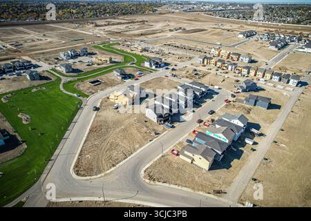 Veduta aerea di Brighton, un quartiere di Saskatoon, Saskatchewan, ed è la prima di diverse comunità pianificate per il Suburban di Holmwood Foto Stock