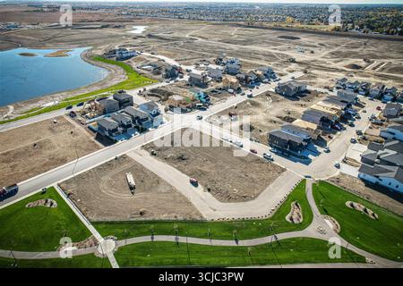 Veduta aerea di Brighton, un quartiere di Saskatoon, Saskatchewan, ed è la prima di diverse comunità pianificate per il Suburban di Holmwood Foto Stock