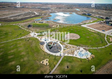 Veduta aerea di Brighton, un quartiere di Saskatoon, Saskatchewan, ed è la prima di diverse comunità pianificate per il Suburban di Holmwood Foto Stock
