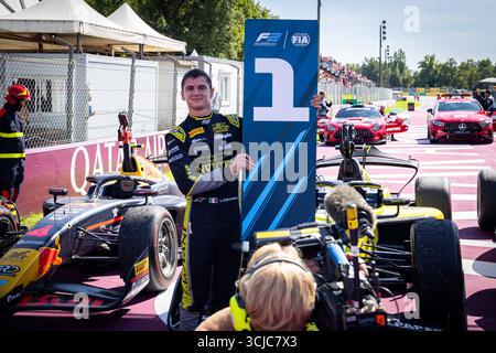 Monza, Italie. 6 settembre 2025. FORNAROLI Leonardo (ita), Invicta Racing, Dallara F2 2024, ritratto durante l'11° round del Campionato FIA di Formula 2 2025 dal 5 al 7 settembre 2025 sull'autodromo Nazionale Monza, a Monza, Italia - Photo Sebastiaan Rozendaal/DPPI credito: DPPI Media/Alamy Live News Foto Stock