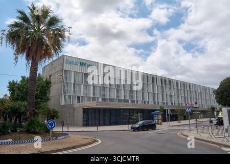 Viladecans. Barcellona - 06 de septiembre, 2025: Moderno edificio Hospital de Viladecans. Foto Stock