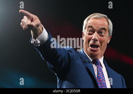 Nigel Farage, leader del Reform UK, parla alla conferenza annuale del partito al NEC di Birmingham, il 6 settembre 2025. Foto Stock