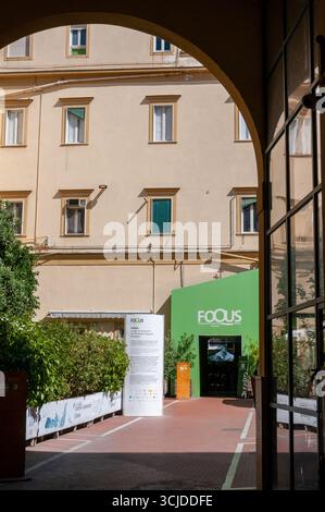 Ingresso alla Fondazione FOQUS nel quartiere spagnolo, Montecalvario, Napoli Foto Stock
