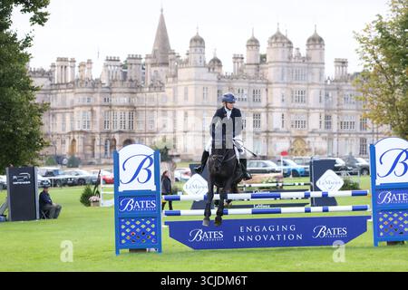 Stamford, Regno Unito. 4 settembre 2025. Concorrenti all'evento le Mieux Pony Club Team Jumping al Defender Burghley Horse Trials a Stamford, nel Lincolnshire, il 4 settembre 2025. Crediti: Paul Marriott/Alamy Live News Foto Stock