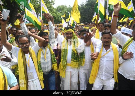Nuova Delhi, India. 6 settembre 2025. NUOVA DELHI, INDIA - 6 SETTEMBRE: La comunità totemica di Kudmi (o Chotanagpur totemic Kudmi/Kurmi Samaj) protesta a Jantar Mantar, il 6 settembre 2025 a nuova Delhi, India. Essi chiedono lo status di tribù programmata per la comunità Kudmi, il riconoscimento della lingua kurmali nell'ottavo programma della Costituzione e la reintegrazione della legge Chotanagpur CNT, 1908. La comunità ha anche chiesto la preferenza per il reclutamento di lavoro di 3° e 4° grado basato sul distretto. (Foto di Sonu Mehta/Hindustan Times/Sipa USA ) credito: SIPA USA/Alamy Live News Foto Stock
