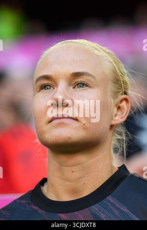 Monaco, Germania. 6 settembre 2025. Monaco, Germania, 6 settembre 2025: Ritratto, headshot di Pernille Harder (21 FC Bayern Monaco) in panchina prima della partita Google Pixel Frauen Bundesliga tra FC Bayern Monaco e Bayer Leverkusen all'Allianz Arena di Monaco, Germania. (Sven Beyrich/SPP) credito: SPP Sport Press Photo. /Alamy Live News Foto Stock