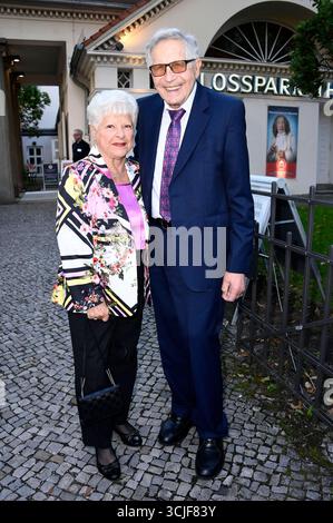 Otfried Laur mit Ehefrau Leni Laur bei der Überraschungsgala zum 90. Teatro Geburtstag von Dieter Hallervorden im Schlosspark. Berlino, 06.09.2025 *** Otfried Laur con la moglie Leni Laur al gala a sorpresa per il 90° compleanno di Dieter Hallervordens allo Schlosspark Theater di Berlino, 06 09 2025 foto:Xn.xKubelkax/xFuturexImagex geburtstagsgala 5919 Foto Stock