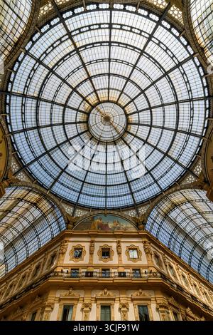 Tetto a cupola in vetro della Galleria Vittorio Emanuele II, Milano, Italia Foto Stock