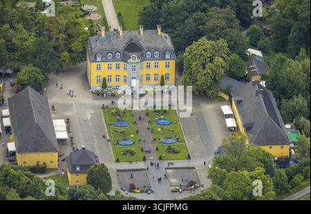 Vista aerea, Schloss Beck e parchi giochi, Kirchhellen-Nord-Ost, Bottrop, regione della Ruhr, Renania settentrionale-Vestfalia, Germania, architettura, vista esterna, tre Foto Stock