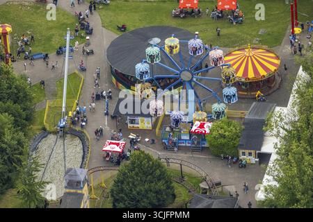Vista aerea, parco giochi a Schloss Beck, giostra, ferrovia dei draghi e ruota panoramica, Kirchhellen-Nord-Ost, Bottrop, regione della Ruhr, Renania settentrionale-Vestfalia Foto Stock