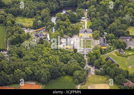 Vista aerea, Schloss Beck e parchi giochi, Kirchhellen-Nord-Ost, Bottrop, regione della Ruhr, Renania settentrionale-Vestfalia, Germania, architettura, attrazioni, alberi Foto Stock