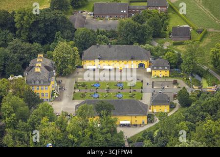 Vista aerea, Schloss Beck e parchi giochi, Kirchhellen-Nord-Ost, Bottrop, regione della Ruhr, Renania settentrionale-Vestfalia, Germania, architettura, vista esterna, tre Foto Stock