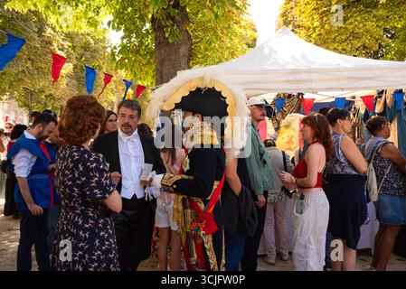 Parigi, Francia. 6 settembre 2025. La Fête de Paris, festival popolare, che celebra il patrimonio vivente viaggiando indietro nel tempo, con costumi d'epoca e diverse attività a Parigi, in Francia. Credito: Elena Dijour/Alamy Live News. Foto Stock