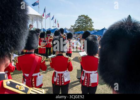Stamford, Regno Unito. 7 settembre 2025. Le Grenadier Guards giocano per i membri il 4° giorno dei 2025 Defender Burghley Horse Trials svoltisi nei terreni di Burghley House a Stamford, Lincolnshire, Inghilterra, Regno Unito. Credito: Jonathan Clarke/Alamy Live News Foto Stock