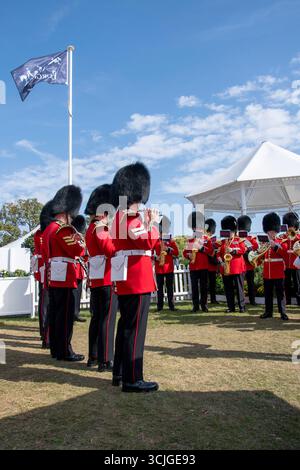 Stamford, Regno Unito. 7 settembre 2025. Le Grenadier Guards giocano per i membri il 4° giorno dei 2025 Defender Burghley Horse Trials svoltisi nei terreni di Burghley House a Stamford, Lincolnshire, Inghilterra, Regno Unito. Credito: Jonathan Clarke/Alamy Live News Foto Stock